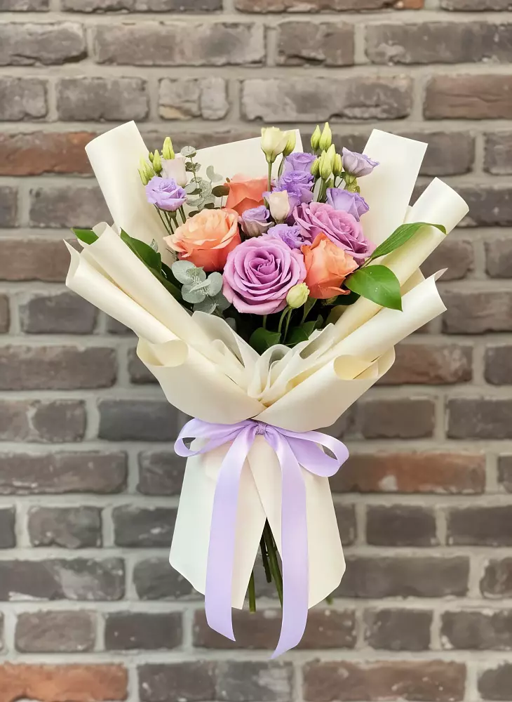 Букет цветов из: Лизиантусы и Розы в Подлесной Слободе