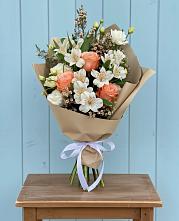 Букет цветов из:  Альстромерии, Лизиантусы, Розы и Хризантемы в Подлесной Слободе