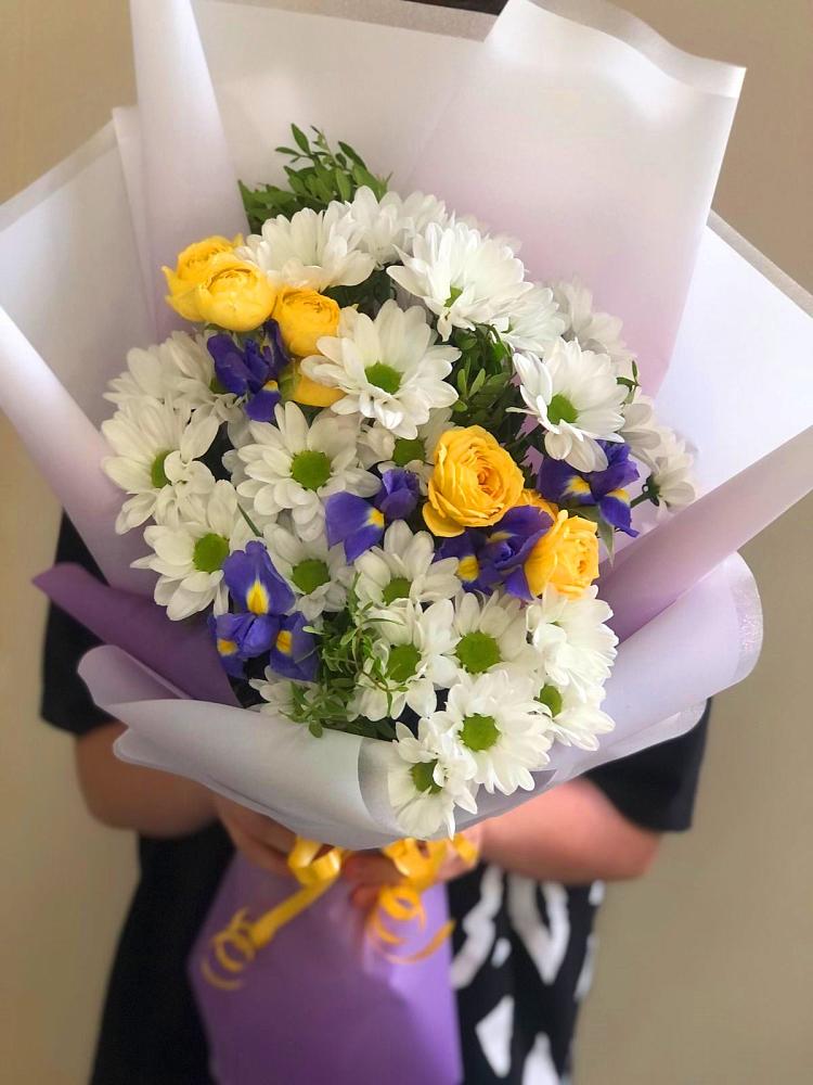 Букет цветов из: Ирисы, Хризантемы и Розы в Подлесной Слободе
