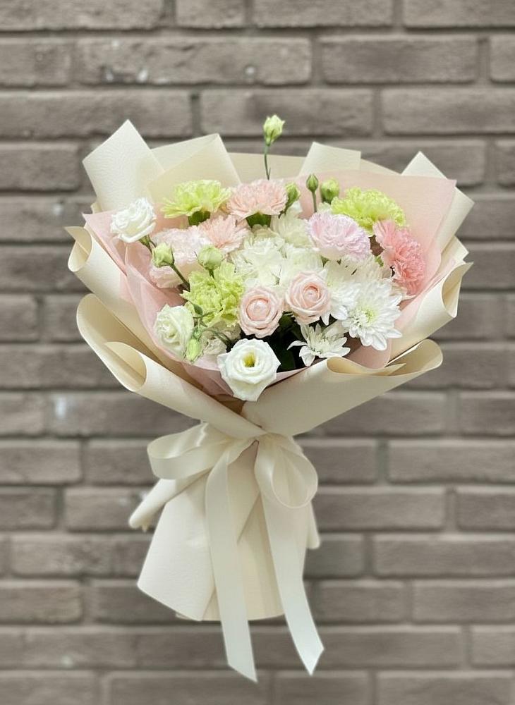 Букет цветов из: Гвоздики, Розы, Лизиантусы и Хризантемы в Подлесной Слободе