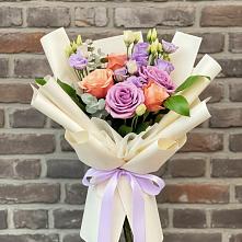 Букет цветов из:  Лизиантусы и Розы в Подлесной Слободе