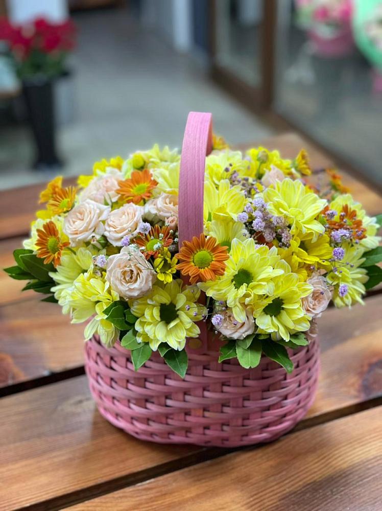 Цветочная композиция из Хризантемы и Розы в корзине в Подлесной Слободе