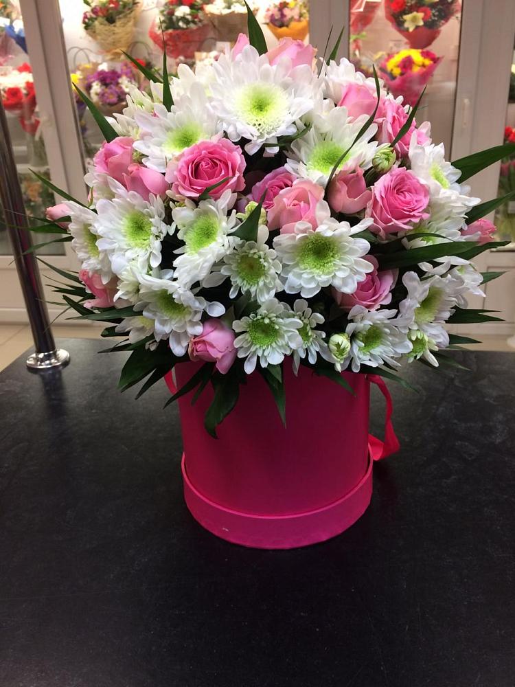 Цветочная композиция из Розы и Хризантемы в шляпной коробке в Подлесной Слободе