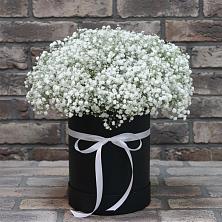 Цветочная композиция из Гипсофила в шляпной коробке в Подлесной Слободе