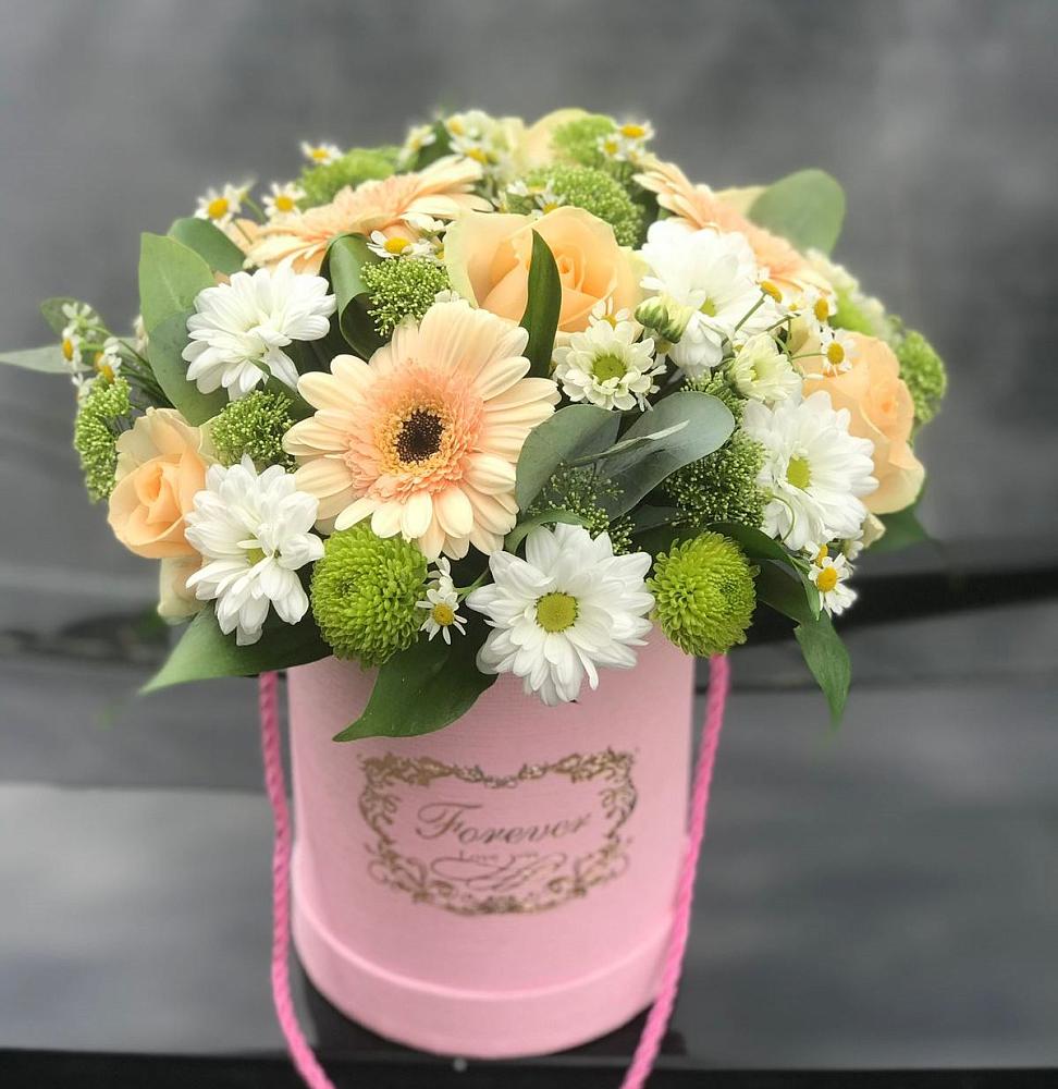 Цветочная композиция из Розы, Герберы и Хризантемы в шляпной коробке в Подлесной Слободе