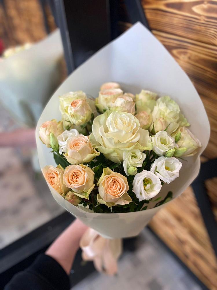 Букет цветов из: Розы и Лизиантусы в Подлесной Слободе